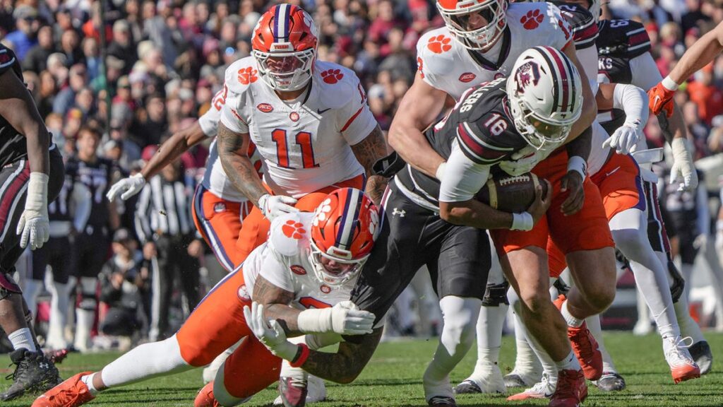 When is first weekend of college football in South Carolina? - Greenville Online