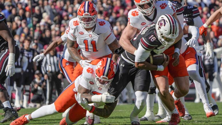 When is first weekend of college football in South Carolina? - Greenville Online