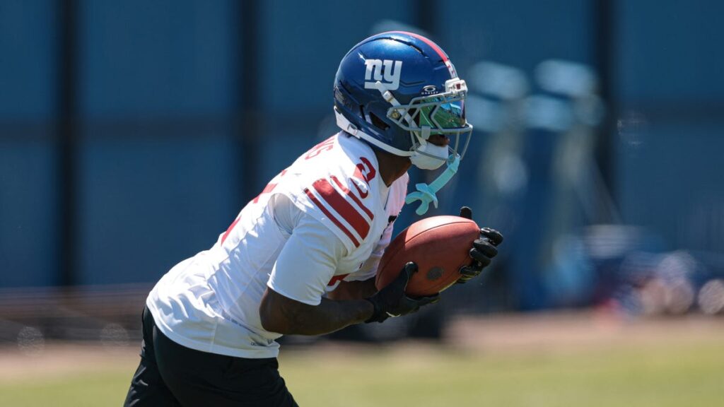 New York Giants' Deonte Banks still struggling to make plays on ball? - Giants Wire