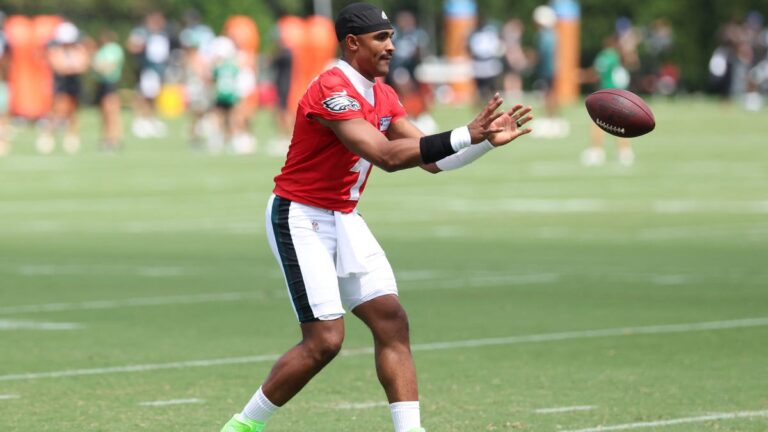 Howie Roseman praises Jalen Hurts but stays silent on extension - Eagles Wire