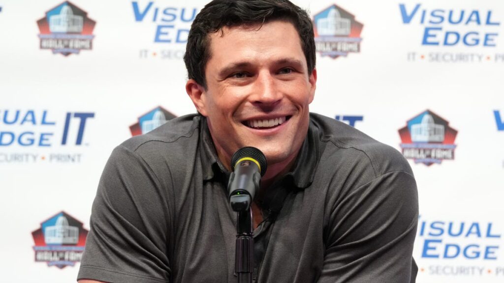 Best photos from Luke Kuechly's Hall of Fame enshrinement weekend - Panthers Wire