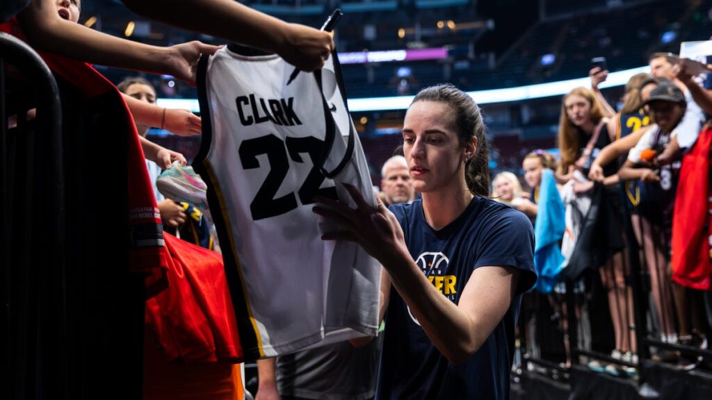 Indiana Fever, Caitlin Clark, Sophie Cunningham photos vs. Toronto Tempo - IndyStar