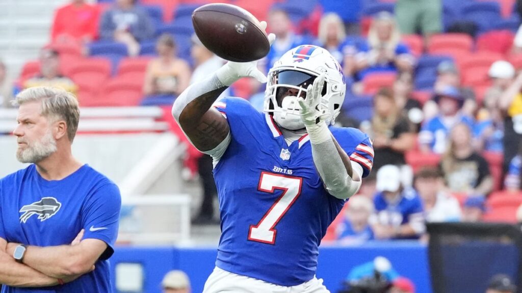 Bills' Ray Davis victimized by hilarious announcer's jinx on muffed punt - USA Today