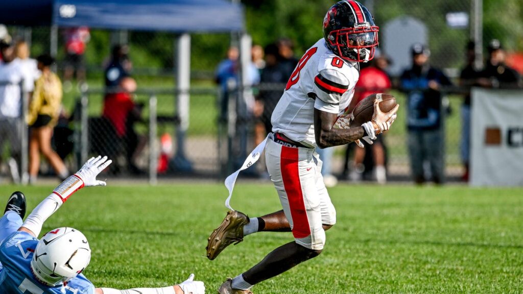 Four downs from Sexton football's shutout rivalry win over Everett - Lansing State Journal