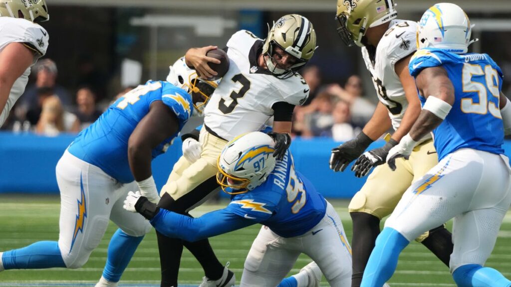 Panthers reportedly trade for defender amid roster cuts - Panthers Wire