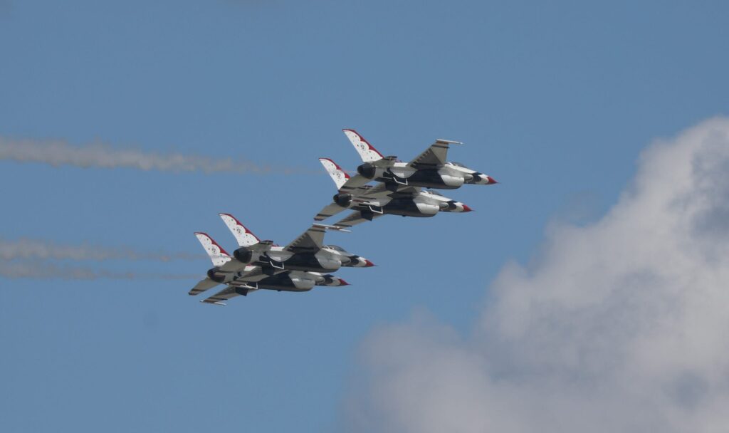 Rochester airshow returns this weekend with Thunderbirds, F-35B and Golden Knights - AOL.com