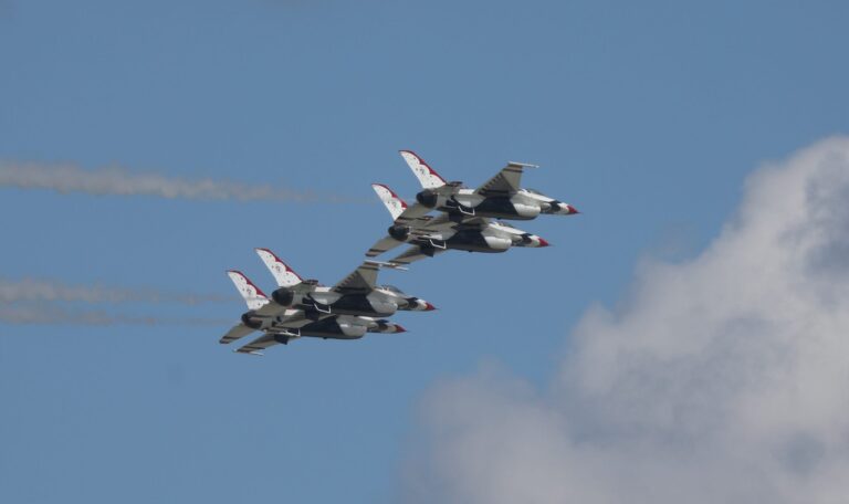 Rochester airshow returns this weekend with Thunderbirds, F-35B and Golden Knights - AOL.com