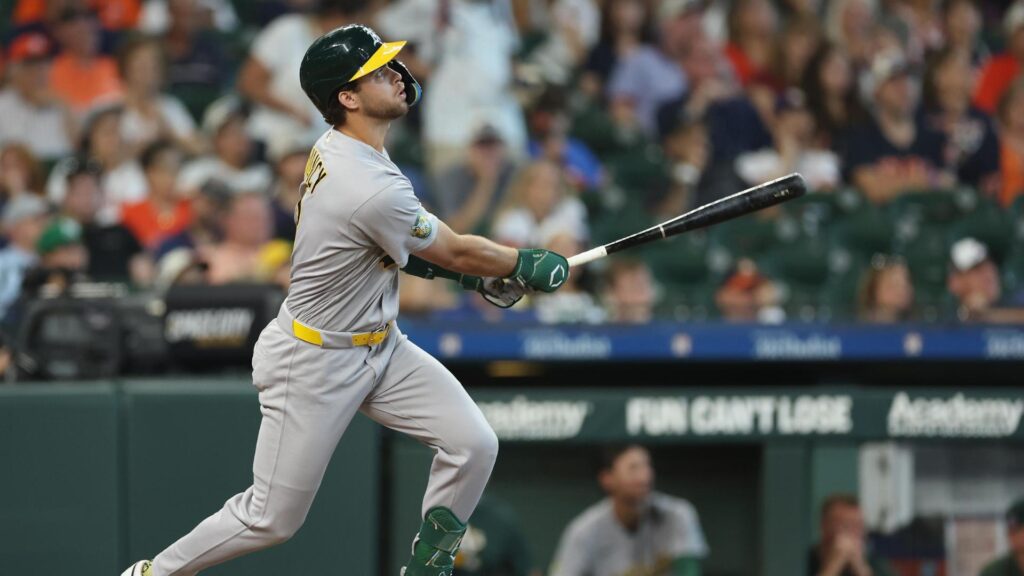 Muncy's solo homer caps off A's rally as Oakland beats Houston 7-6 - ABC13 Houston