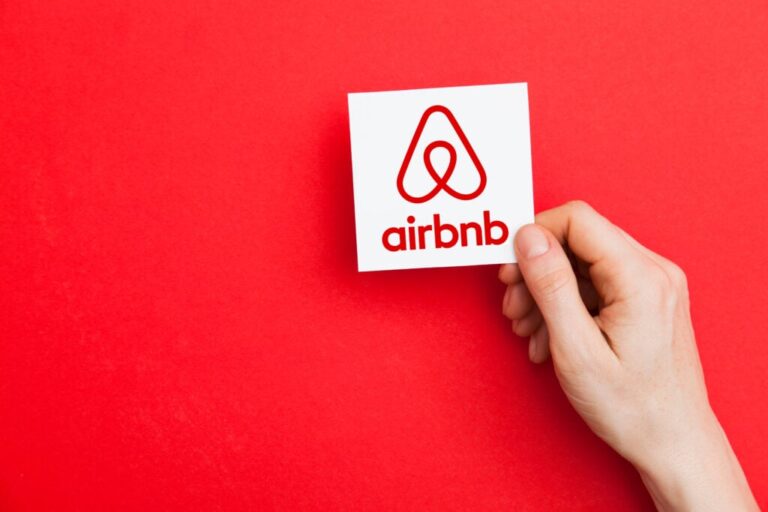 Airbnb Shares Rally After Q2 Report Beats Across the Board - Benzinga