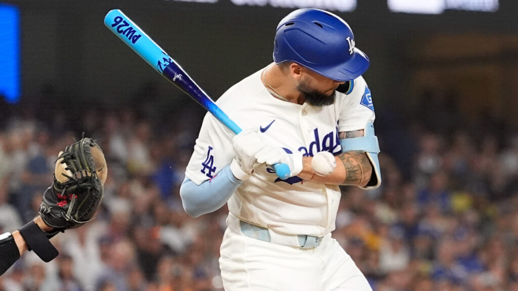 Dodgers' Andy Pages hit on left hand by a pitch, exits vs. the Pirates - Sportsnet.ca