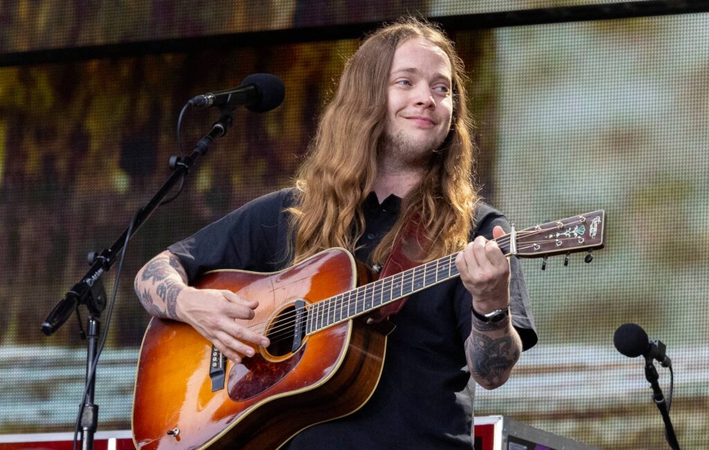 Billy Strings Performs in Helmet After Being Hit by Object on Stage - SSBCrack