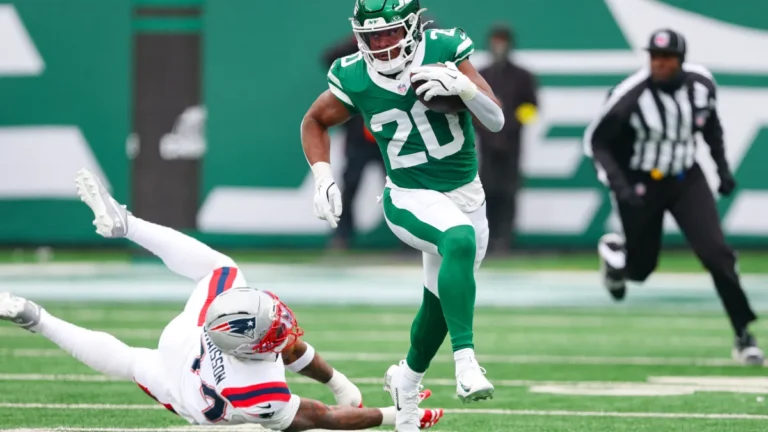 Jets get concerning Breece Hall scare amid reported untouched injury - sportingnews.com