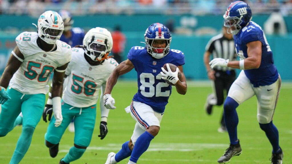 Giants receiver Calvin Austin carted off after getting injured at training camp - Sportsnet.ca