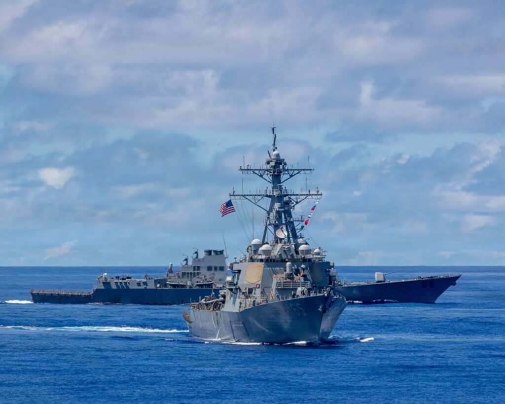 Critical failure left U.S. Navy destroyer USS Benfold without power while operating in the South China Sea - Zona Militar