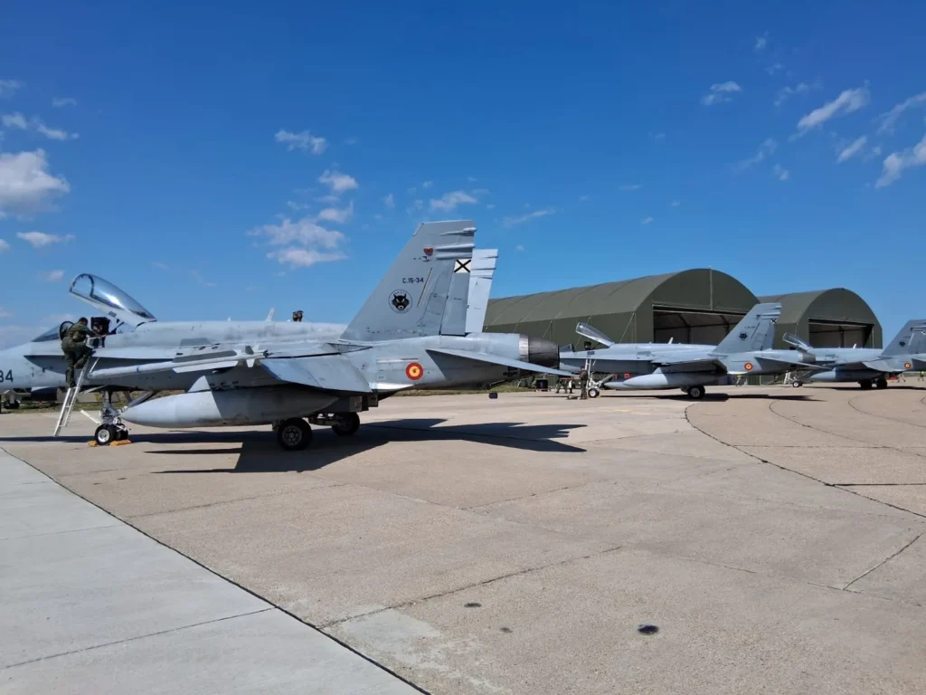 Spanish Hornet Shoots Down Drone Over Romania After It Entered From Moldova - Мілітарний