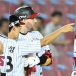 Dean's Cycling Hit Leads LG to Extra-Inning Victory - 조선일보