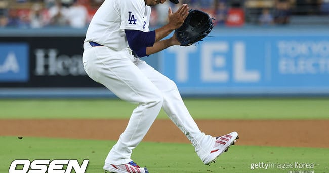 Díaz's Tense Save, Yamamoto's 12th Win Lead Dodgers Past Brewers - 조선일보