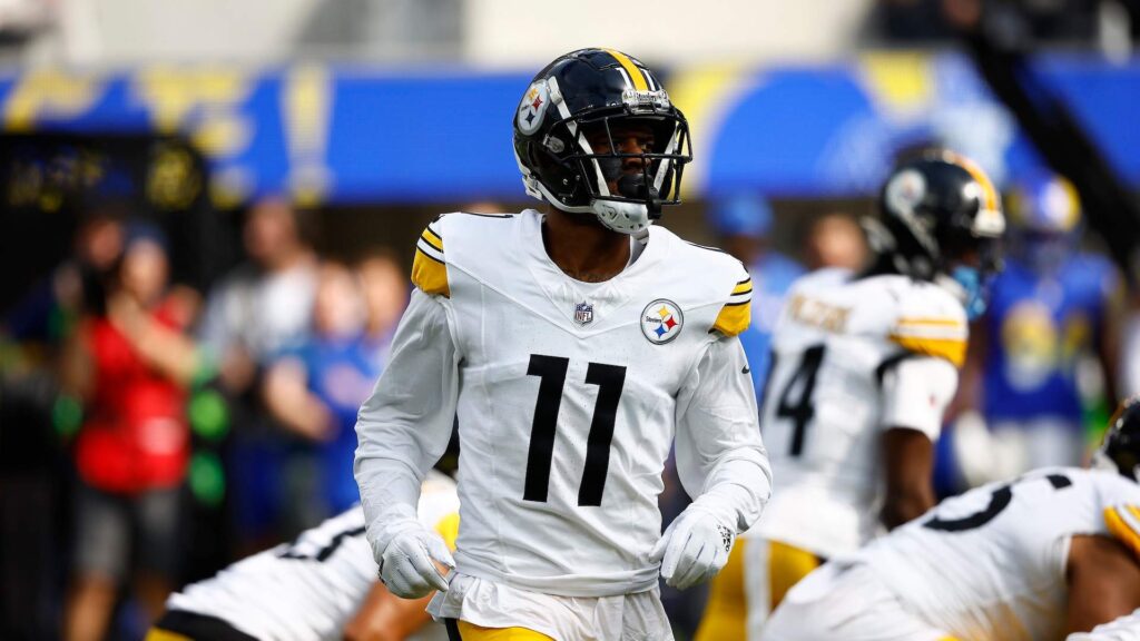 Former Steelers Starting WR Announces NFL Retirement - heavy.com