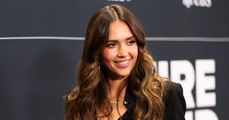 Jessica Alba’s Hack to Instantly Elevate Sweats Is This Rich-Looking, Cali-Cool Bag Style - Us Weekly