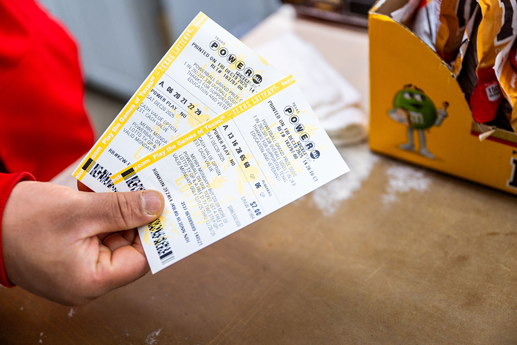 Powerball Jackpot Hits $905 Million: What Time Is Tonight’s Drawing and How to Play - DraftKings Network