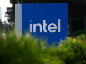 Intel upsized its stock offering to $20 billion to fund its AI chip manufacturing push - qz.com