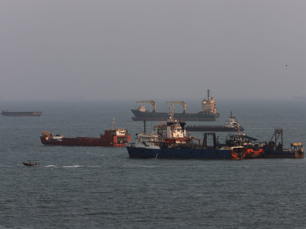 Iran war live: US vows ‘economic D-Day’; Tehran threatens Gulf oil exports - Al Jazeera