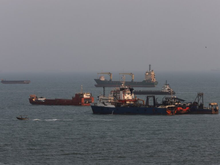 Iran war live: US vows ‘economic D-Day’; Tehran threatens Gulf oil exports - Al Jazeera