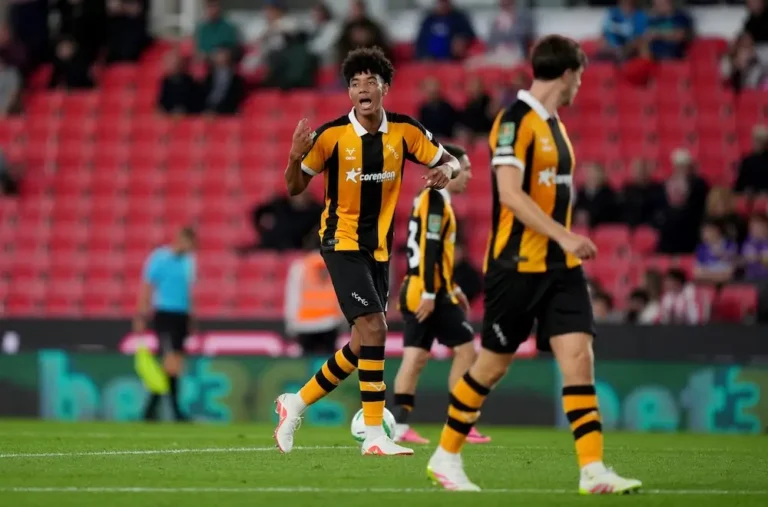 ‘Hard to believe he’s only 18!’ Stunning 96% stat as Herrington makes first Hull start: how did he go? - football360.com.au