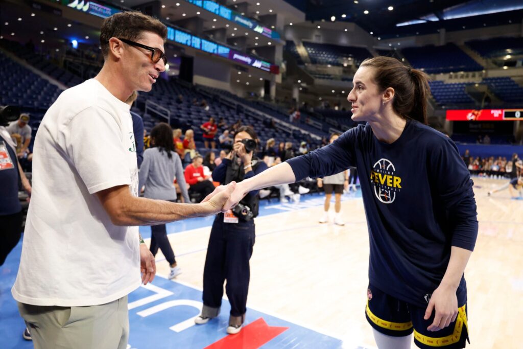Caitlin Clark meets another elite scorer through pre-game meetup with Robert Lewandowski - hitc.com