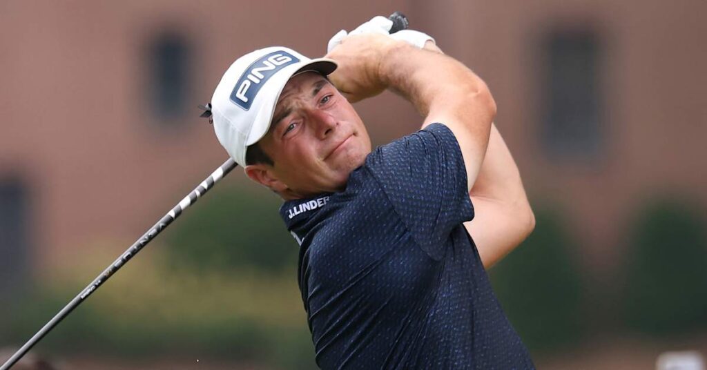 Viktor Hovland surges to one-shot lead at TOUR Championship with cast of challengers lined up behind him - PGA Tour