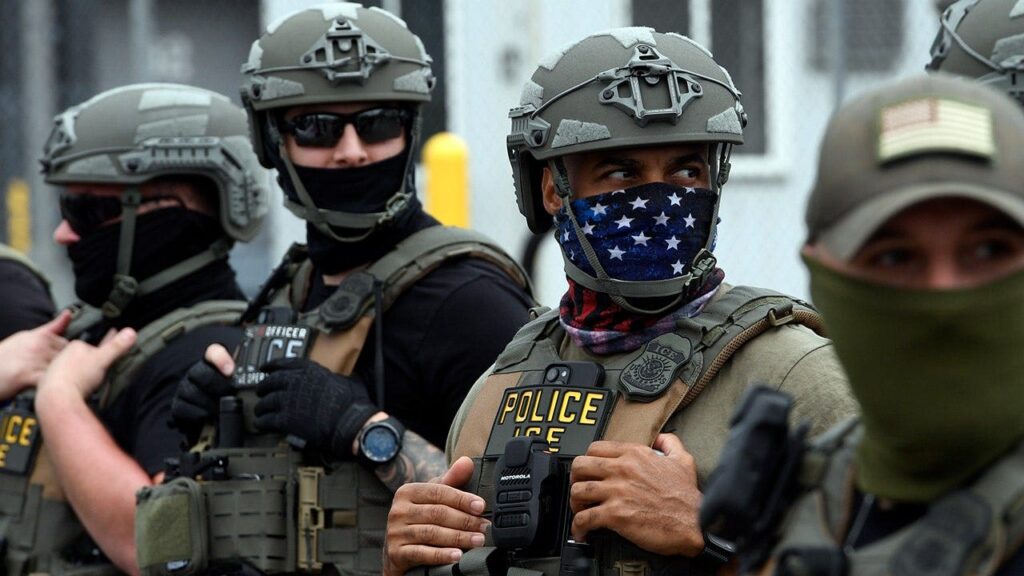 LA teachers patrol for ICE before class as DHS blasts enforcement ‘false narrative’ - Fox News