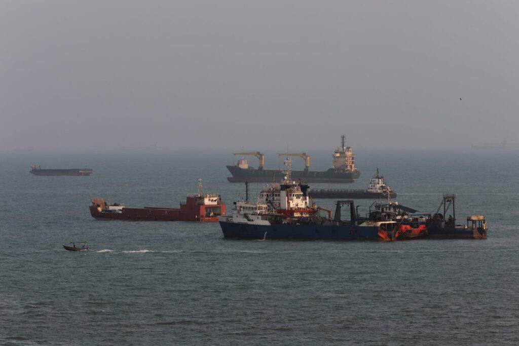 Iran, Oman Agree to Temporary Strait of Hormuz Deal - Foreign Policy