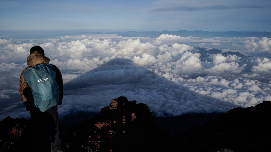 Seven-year-old boy forced to hike Mt. Fuji alone after dad, older brother abandon him - 930 WFMD Free Talk