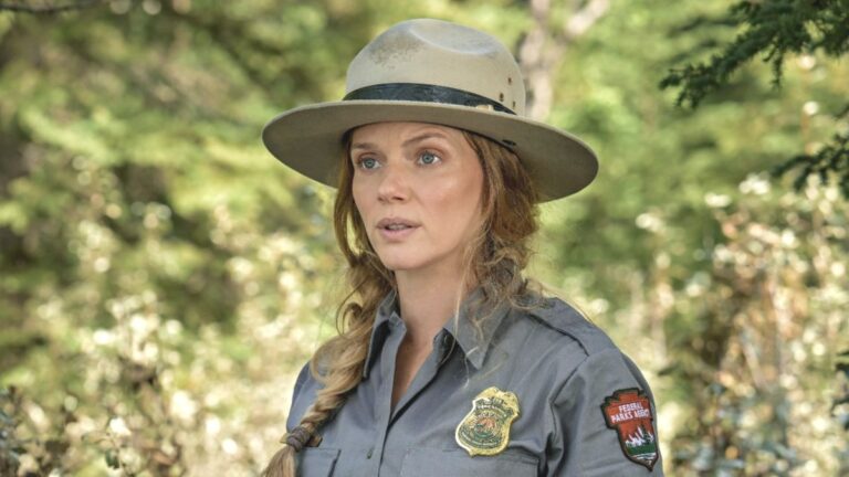 Anna Pigeon stands out from the pack, thanks to Tracy Spiridakos - TVBrittanyF.com