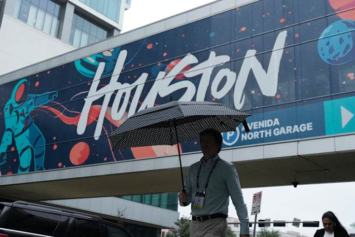 Scattered storm chances return with the chance for isolated heavy downpours through early next week - Click2Houston