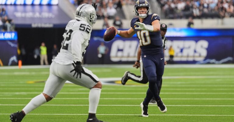 Report: Pittsburgh Steelers bring back LB Elandon Roberts on one-year deal - TSN