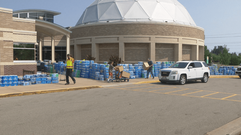 Tornado resource center at former Fox Cities campus closed, volunteer operations changing - WLUK