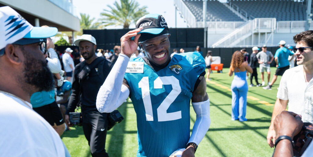 Jaguars Star Travis Hunter’s Police Ride-Along Ends With Major Drug Bust - roundtable.io