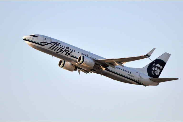 Alaska Airlines Rebooks Two Passengers After Miami 'Take Over' Threat Found Not Credible - International Business Times