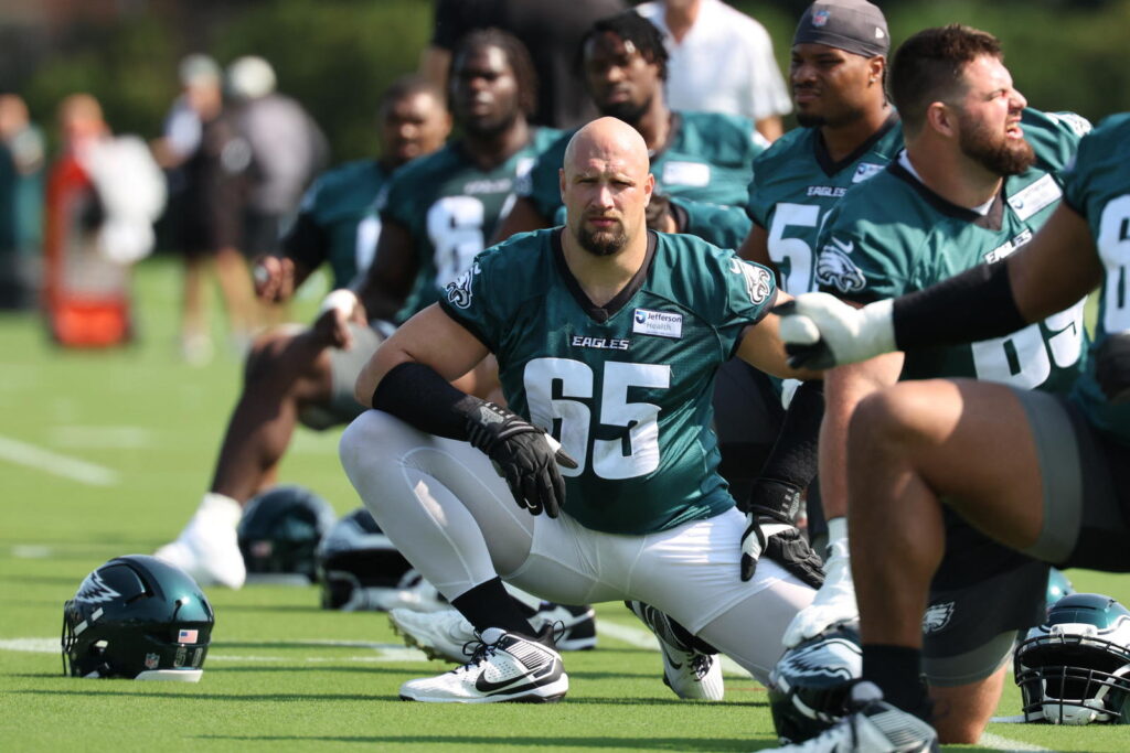 Eagles' Lane Johnson Believes Young Patriots Player is Similar to Him - roundtable.io