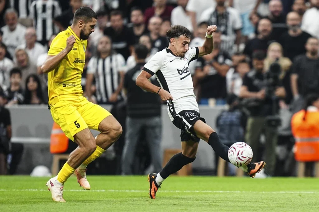 Besiktas secures European football with 1-0 playoff win over Hradec Kralove - Türkiye Today