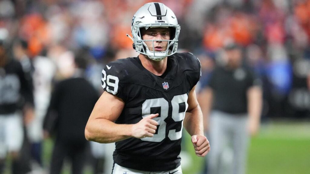 Fantasy football 2026 rankings, draft prep: Model releases best QB, RB, WR, TE picks, cheat sheets, ADP, tiers - CBS Sports