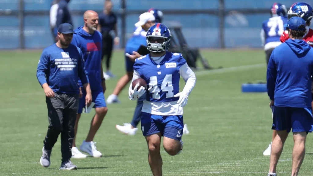 Cam Skattebo leaves practice early after collision with Arvell Reese — Cam Skattebo News Giants Camp - El-Balad.com