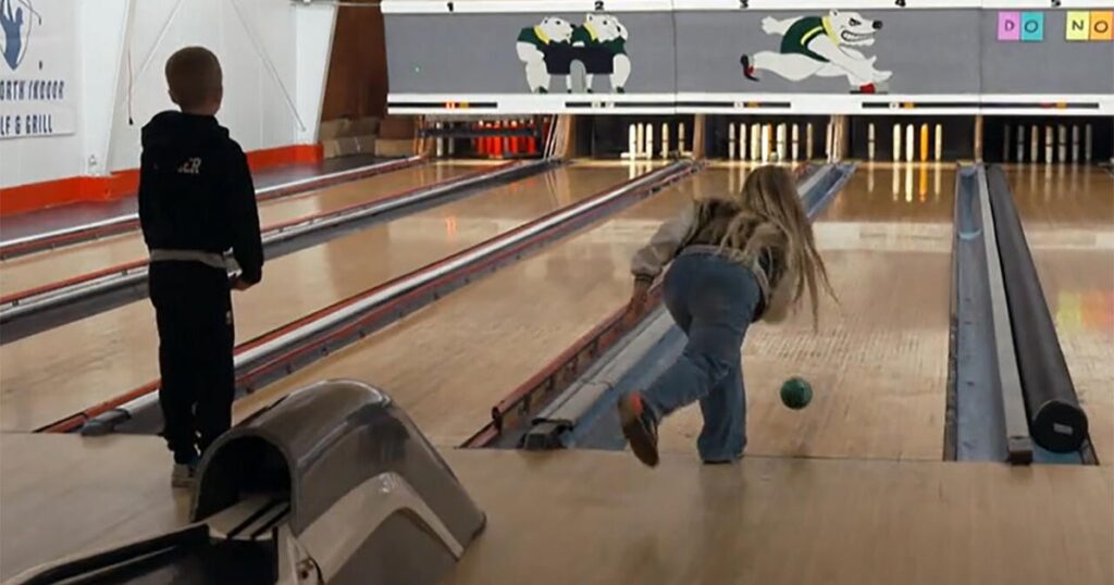 Rescuing a candlepin bowling alley helps bolster a Maine community - CBS News