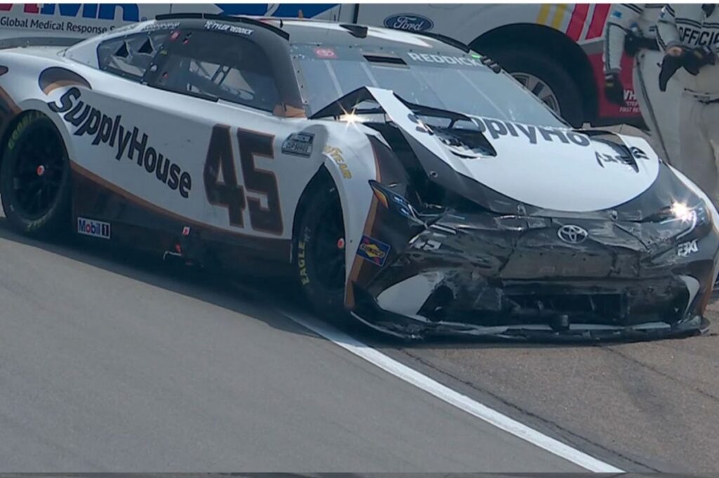 Tyler Reddick admits mistake in costly Lap 4 crash with Erik Jones - Motorsport.com