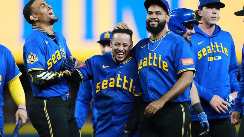 Leo Rivas has RBI single in 10th, Mariners beat Cubs 6-5 - KOMO