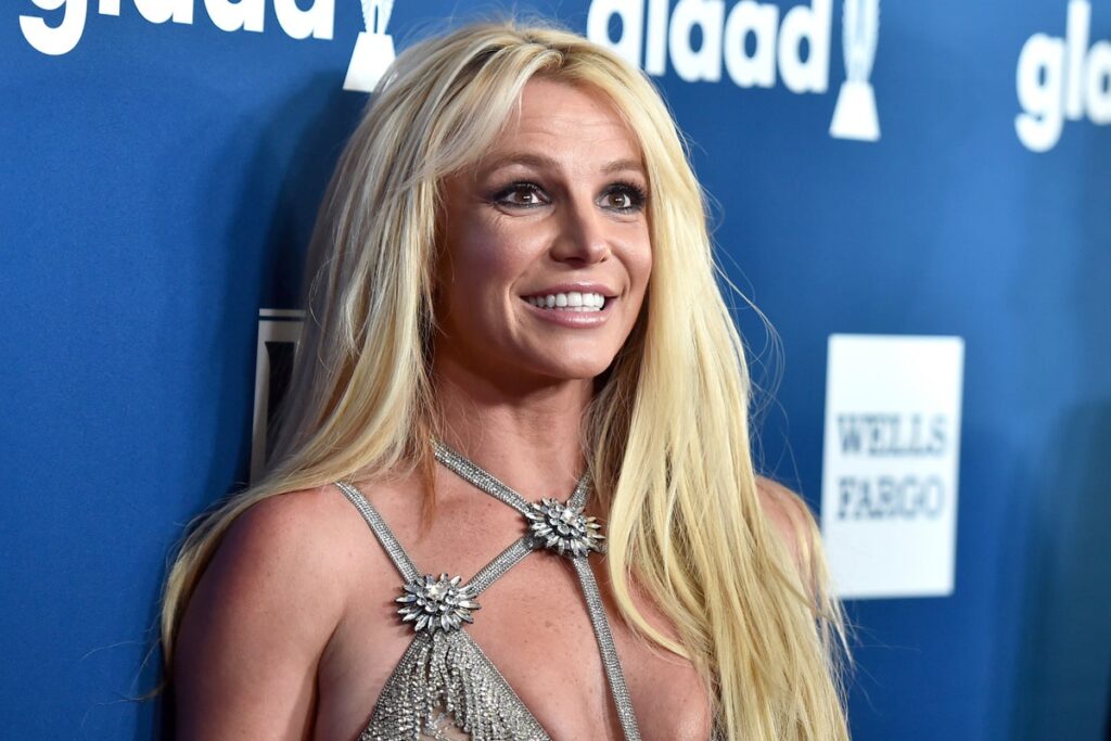 Britney Spears warns fans to ‘be careful’ as she reveals ‘embarrassing’ Botox mistake - AOL.com