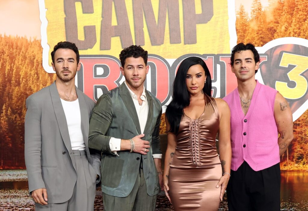Demi Lovato Reunites With Ex Joe Jonas and the Jonas Brothers at Disney’s ‘Camp Rock 3’ Premiere - AOL.com