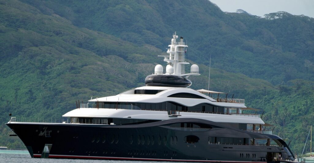 Mark Zuckerberg’s yacht was closer, but someone else saved a stranded boat - The Verge