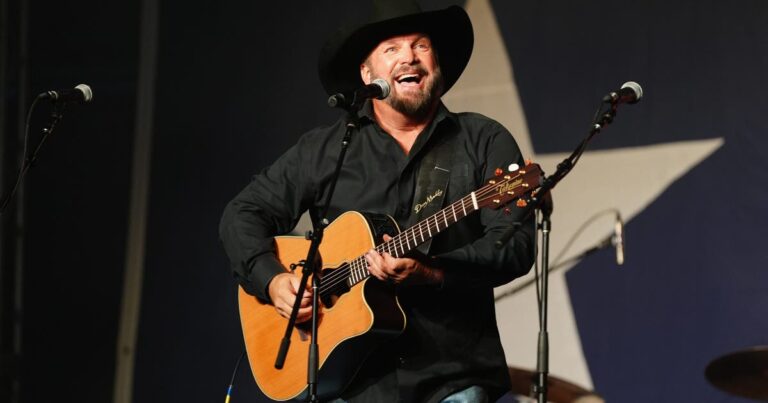 Garth Brooks bringing 'Blame It All on My Roots' tour to Orlando: Dates, ticket info - FOX 35 Orlando